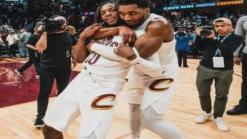 曼联谈加纳乔转会降至5000万，球迷惜别铁卫，揭秘阿莫林选将内幕